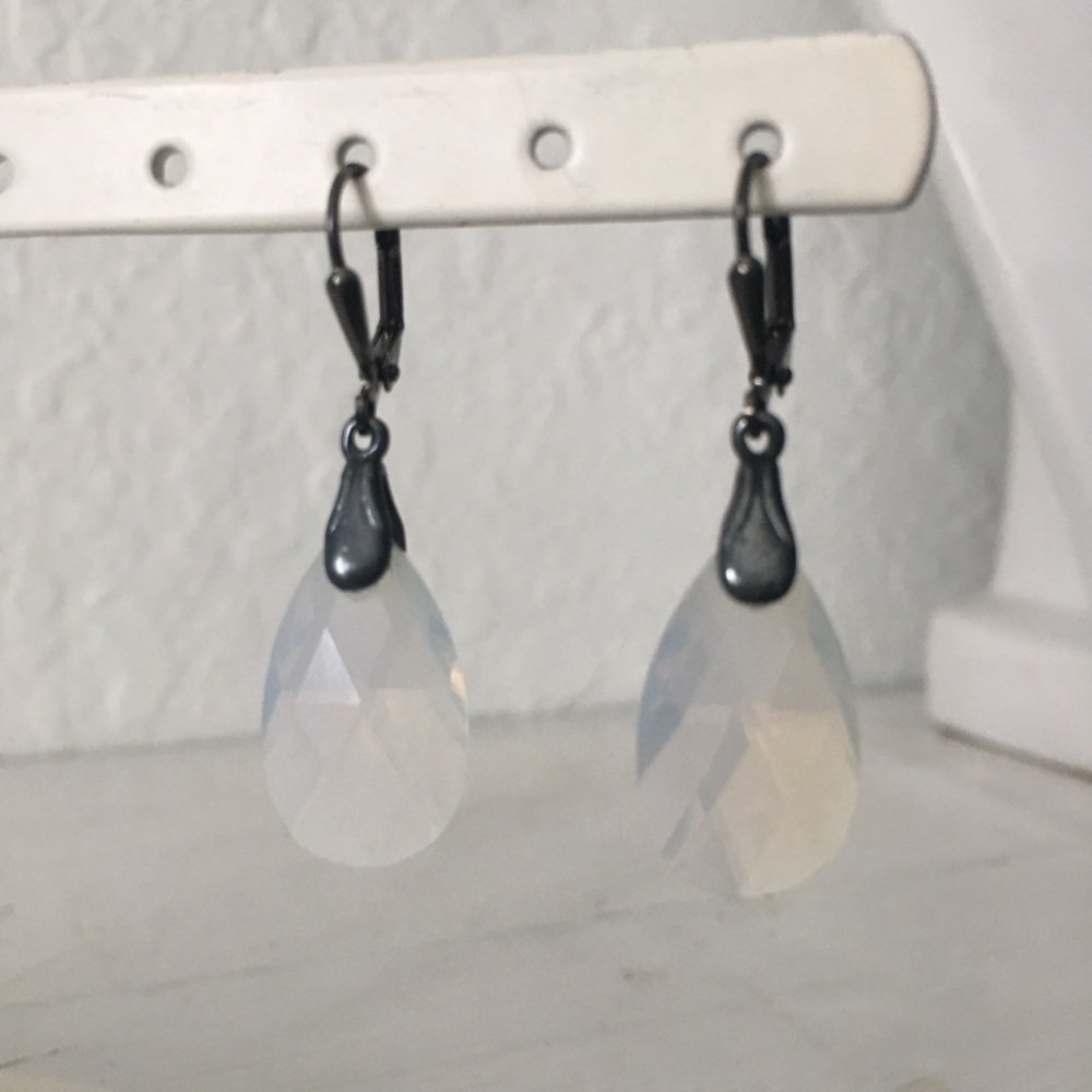 Vintage style earrings 🖤